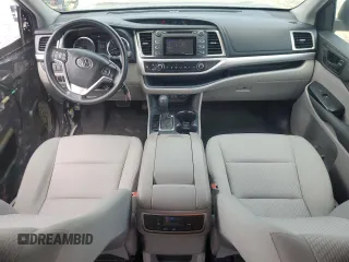 2018 Toyota Highlander LE with VIN 5TDZARFH4JS039470, listed as a Copart auction lot 56961575 with 40,236 mi miles and Salvage title. Bid and sale history available at DreamBid. Image 8.