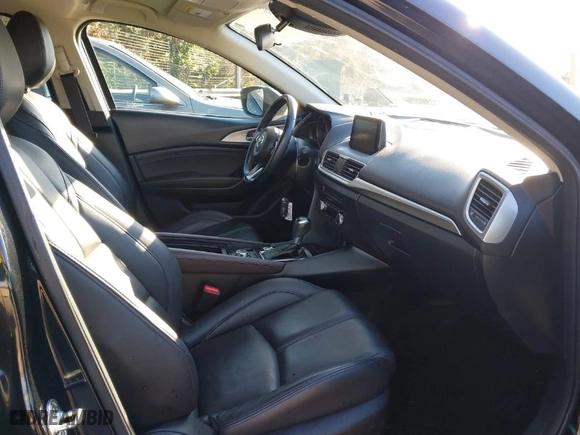 2018 Mazda Mazda3 5-Door Touring with VIN 3MZBN1L31JM200628, listed as a IAAI auction lot 41680209 with 95,656 mi miles. Bid and sale history available at carsss.com. Image 5.