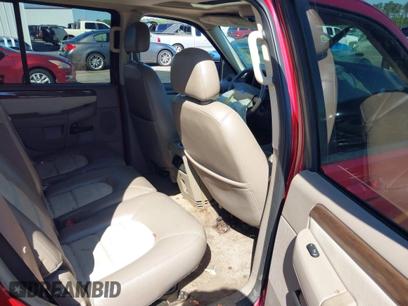 2005 Ford Explorer Eddie Bauer z VIN 1FMDU74W85UB49412, wystawiony jako IAAI lot #42041844 z przebiegiem Nie podano mil oraz . Historia ofert i sprzedaży dostępna na DreamBid. Obrazek 8.
