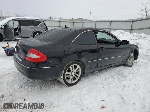 2008 Mercedes-Benz CLK 350 z VIN WDBTJ56H68F241279, wystawiony jako Copart lot #88114995 z przebiegiem 151 961 mil mil oraz Szkoda całkowita • Salvage title. Historia ofert i sprzedaży dostępna na DreamBid. Obrazek 3.