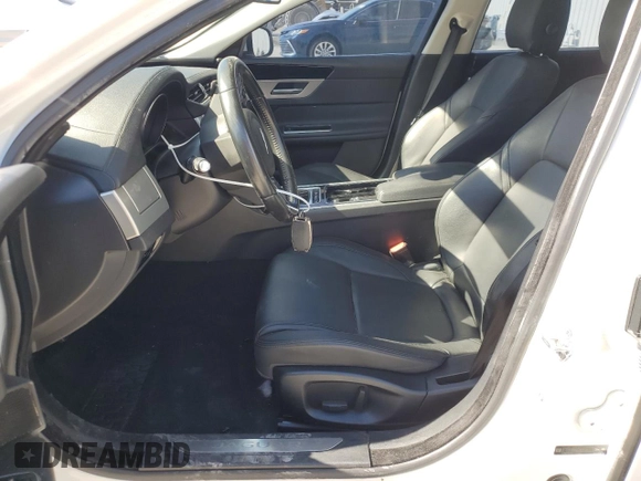 2018 Jaguar XF 25t with VIN SAJBR4FX1JCY61635, listed as a Copart auction lot 42906215 with 68,144 mi miles and Salvage Title. Bid and sale history available at DreamBid. Image 7.