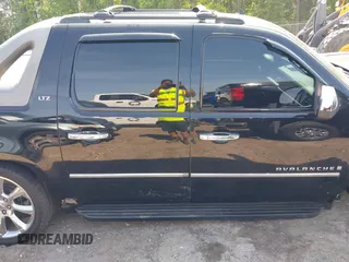 2009 Chevrolet Avalanche LTZ with VIN 3GNFK32029G183386, listed as a IAAI auction lot 42158590 with 307,685 mi miles and . Bid and sale history available at DreamBid. Image 14.