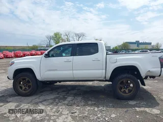 2018 Toyota Tacoma SR with VIN 3TMCZ5AN5JM125066, listed as a IAAI auction lot 41961168 with 88,497 mi miles. Bid and sale history available at carsss.com. Image 14.