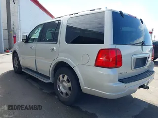 2006 Lincoln Navigator Luxury with VIN 5LMFU28556LJ15137, listed as a IAAI auction lot 41574182 with 1 mi miles. Bid and sale history available at carsss.com. Image 3.
