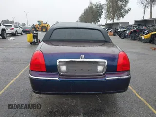 2007 Lincoln Town Car Executive z VIN 1L1FM88W97Y635345, wystawiony jako IAAI lot #41682319 z przebiegiem 201 142 mil mil oraz . Historia ofert i sprzedaży dostępna na DreamBid. Obrazek 16.