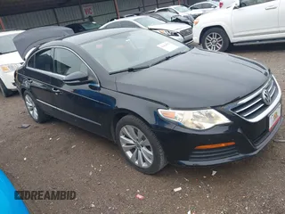2012 Volkswagen CC Sport z VIN WVWMN7AN5CE535029, wystawiony jako IAAI lot #42424978 z przebiegiem 99 921 mil mil oraz . Historia ofert i sprzedaży dostępna na DreamBid. Obrazek 1.