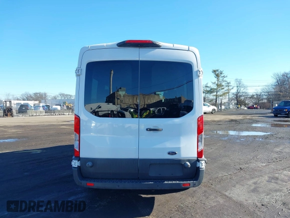 2018 Ford Transit Passenger XL z VIN 1FBZX2CM8JKA52497, wystawiony jako IAAI lot #41553720 z przebiegiem 81 714 mil mil oraz . Historia ofert i sprzedaży dostępna na DreamBid. Obrazek 16.