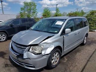 2012 Chrysler Town & Country Touring z VIN 2C4RC1BG8CR107225, wystawiony jako IAAI lot #42092759 z przebiegiem 132 797 mil mil oraz . Historia ofert i sprzedaży dostępna na DreamBid. Obrazek 2.