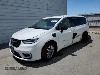 2024 Chrysler Pacifica Hybrid Select with VIN 2C4RC1S70RR117840, listed as a Copart auction lot 56529005 with 37,979 mi miles and Salvage title. Bid and sale history available at DreamBid. Image 1.