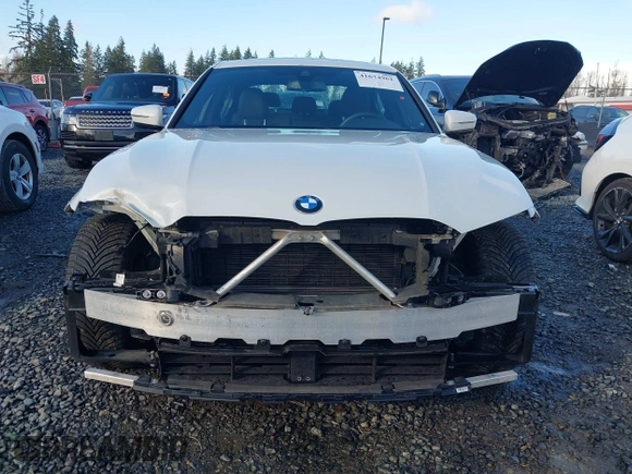 2019 BMW 3 Series 330i xDrive with VIN WBA5R7C51KFH13436, listed as a IAAI auction lot 41674961 with 40,672 mi miles. Bid and sale history available at carsss.com. Image 13.