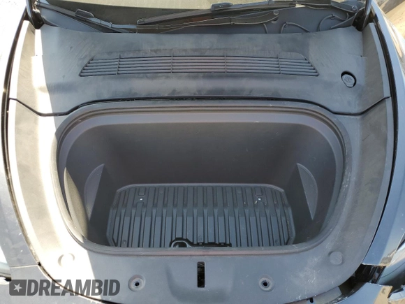 2024 Tesla Model Y Performance z VIN 7SAYGDEF0RF024089, wystawiony jako Copart lot #53981865 z przebiegiem Nie podano mil oraz Szkoda całkowita • Salvage title. Historia ofert i sprzedaży dostępna na DreamBid. Obrazek 11.