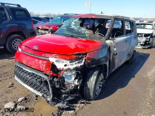 2020 Kia Soul S with VIN KNDJ23AU4L7059789, listed as a IAAI auction lot 40914969 with 106,862 mi miles. Bid and sale history available at carsss.com. Image 2.