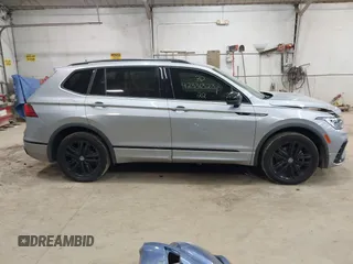 2022 Volkswagen Tiguan SE R-Line Black с VIN 3VV8B7AX8NM044884, выставлен на аукционе IAAI как лот 42331323 с пробегом 45 945 миль миль и . История ставок и продаж доступна на DreamBid. Изображение 13.
