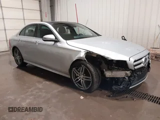 2017 Mercedes-Benz E 300 Luxury z VIN WDDZF4KB1HA191466, wystawiony jako IAAI lot #41829965 z przebiegiem 127 255 mil mil oraz . Historia ofert i sprzedaży dostępna na DreamBid. Obrazek 1.