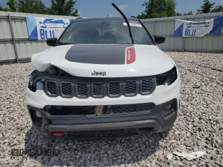 2025 Jeep Compass Trailhawk with VIN 3C4NJDDN6ST543276, listed as a Copart auction lot 62409755 with 4,116 mi miles and Clean title. Bid and sale history available at DreamBid. Image 5.