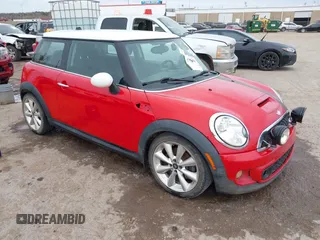 2012 MINI Hardtop S z VIN WMWSV3C58CTY26176, wystawiony jako IAAI lot #41769481 z przebiegiem 147 317 mil mil oraz . Historia ofert i sprzedaży dostępna na DreamBid. Obrazek 1.
