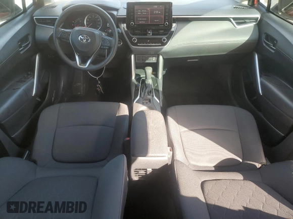 2022 Toyota Corolla Cross LE z VIN 7MUCAAAG1NV005567, wystawiony jako Copart lot #44578945 z przebiegiem 51 180 mil mil oraz Szkody całkowita. Historia ofert i sprzedaży dostępna na DreamBid. Obrazek 8.