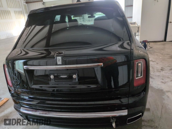 2023 Rolls-Royce Cullinan z VIN SLATV4C07PU218187, wystawiony jako Copart lot #74289364 z przebiegiem 5705 mil mil oraz Szkody całkowita. Historia ofert i sprzedaży dostępna na DreamBid. Obrazek 6.