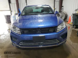 2017 Volkswagen Touareg Wolfsburg Edition z VIN WVGRF7BP3HD000826, wystawiony jako Copart lot #60832115 z przebiegiem 120 945 mil mil oraz Szkoda całkowita • Salvage title. Historia ofert i sprzedaży dostępna na DreamBid. Obrazek 5.