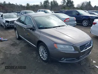 2012 Volvo S80 3.2L with VIN YV1940AS7C1159215, listed as a IAAI auction lot 41760100 with 121,835 mi miles. Bid and sale history available at carsss.com. Image 1.