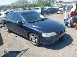 2007 Volvo S60 2.5L Turbo with VIN YV1RS592972626870, listed as a IAAI auction lot 42008311 with 142,461 mi miles. Bid and sale history available at carsss.com. Image 1.