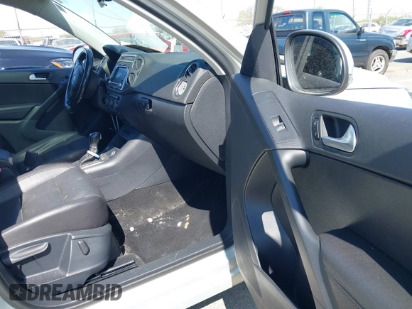 2015 Volkswagen Tiguan SE with VIN WVGAV7AX0FW544218, listed as a IAAI auction lot 41897418 with 97,235 mi miles and . Bid and sale history available at DreamBid. Image 5.