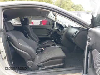 2005 Hyundai Tiburon GS z VIN KMHHM65D85U174335, wystawiony jako IAAI lot #39373771 z przebiegiem 117 296 mil mil oraz . Historia ofert i sprzedaży dostępna na DreamBid. Obrazek 5.