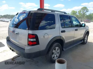 2006 Ford Explorer XLT z VIN 1FMEU73E76UB17775, wystawiony jako IAAI lot #42257304 z przebiegiem Nie podano mil oraz . Historia ofert i sprzedaży dostępna na DreamBid. Obrazek 4.