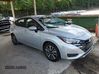2025 Nissan Versa SV с VIN 3N1CN8EV6SL827012, выставлен на аукционе Copart как лот 57856435 с пробегом 9 383 миль миль и Списание • Salvage title. История ставок и продаж доступна на DreamBid. Изображение 4.