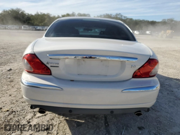 2007 Jaguar X-Type z VIN SAJWA51A67WJ24665, wystawiony jako Copart lot #86817544 z przebiegiem 52 027 mil mil oraz Szkoda całkowita • Salvage title. Historia ofert i sprzedaży dostępna na DreamBid. Obrazek 6.