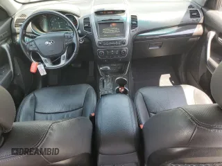 2014 Kia Sorento SX z VIN 5XYKW4A74EG547803, wystawiony jako Copart lot #58390675 z przebiegiem 138 424 mil mil oraz Szkoda całkowita • Salvage title. Historia ofert i sprzedaży dostępna na DreamBid. Obrazek 8.