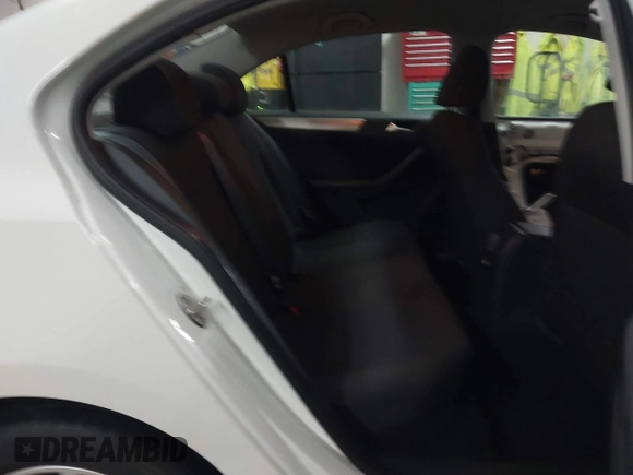 2015 Volkswagen Jetta Sport with VIN 3VWD17AJ1FM402112, listed as a IAAI auction lot 41368075 with 137,558 mi miles and . Bid and sale history available at DreamBid. Image 8.