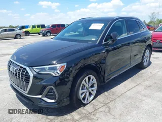 2024 Audi Q3 S line Premium z VIN WA1DECF39R1055263, wystawiony jako IAAI lot #42270200 z przebiegiem 29 691 mil mil oraz . Historia ofert i sprzedaży dostępna na DreamBid. Obrazek 2.