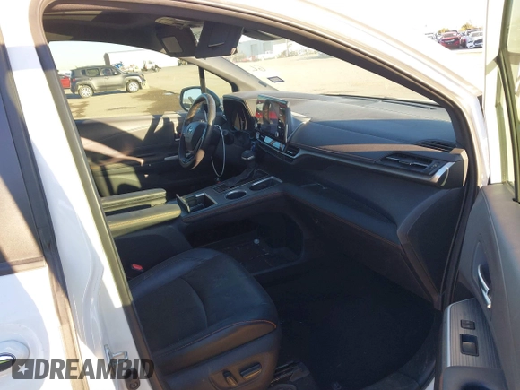 2021 Toyota Sienna XSE with VIN 5TDXRKEC2MS051179, listed as a IAAI auction lot 41067155 with 101,179 mi miles and . Bid and sale history available at DreamBid. Image 5.