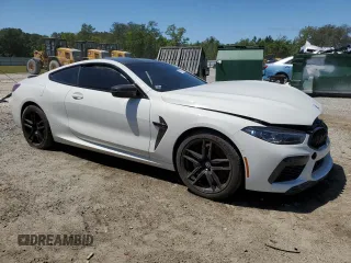2023 BMW M8 Competition z VIN WBSAE0C04PCL03625, wystawiony jako Copart lot #52190975 z przebiegiem Nie podano mil oraz Nie do naprawy. Historia ofert i sprzedaży dostępna na DreamBid. Obrazek 4.