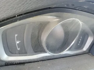 2015 Volvo V60 T5 z VIN YV4612HK7F1001283, wystawiony jako Copart lot #54272035 z przebiegiem Nie podano mil oraz Szkody całkowita. Historia ofert i sprzedaży dostępna na DreamBid. Obrazek 9.