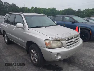2006 Toyota Highlander z VIN JTEGP21A560092174, wystawiony jako IAAI lot #42227111 z przebiegiem 429 328 mil mil oraz . Historia ofert i sprzedaży dostępna na DreamBid. Obrazek 1.