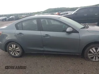 2013 Mazda 3 i SV z VIN JM1BL1TG9D1732559, wystawiony jako IAAI lot #42531526 z przebiegiem 207 132 mil mil oraz . Historia ofert i sprzedaży dostępna na DreamBid. Obrazek 17.