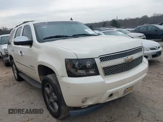2009 Chevrolet Tahoe LTZ z VIN 1GNFK33089R218771, wystawiony jako IAAI lot #41789581 z przebiegiem 209 247 mil mil oraz . Historia ofert i sprzedaży dostępna na DreamBid. Obrazek 1.