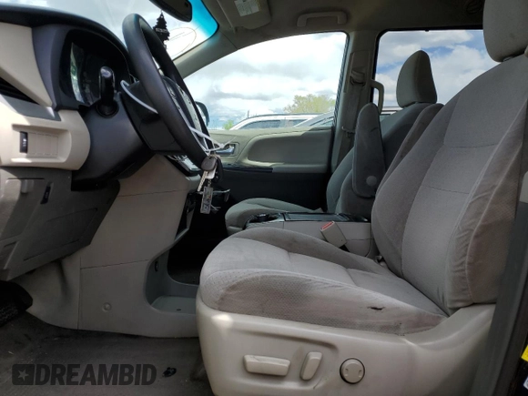 2015 Toyota Sienna LE AAS с VIN 5TDKK3DC3FS536567, выставлен на аукционе Copart как лот 53286655 с пробегом 269 828 миль миль и Списание • Salvage title. История ставок и продаж доступна на DreamBid. Изображение 7.