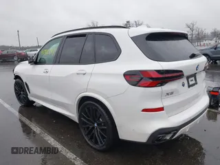 2024 BMW X5 xDrive40i z VIN 5UX23EU04R9V15176, wystawiony jako IAAI lot #41788597 z przebiegiem Nie podano mil oraz . Historia ofert i sprzedaży dostępna na DreamBid. Obrazek 3.