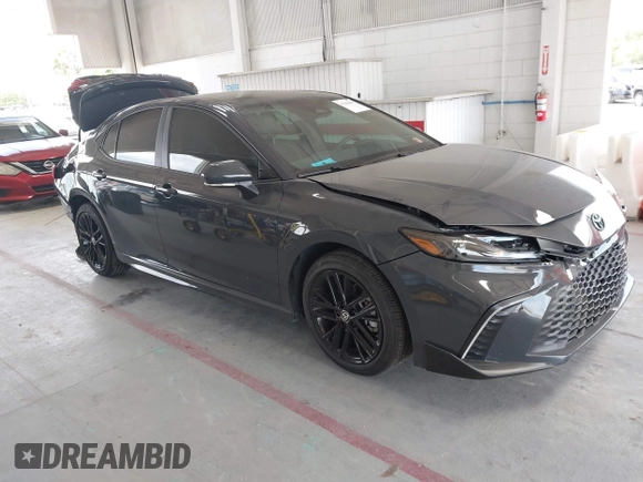 2025 Toyota Camry LE z VIN 4T1DAACK6SU057540, wystawiony jako IAAI lot #42186493 z przebiegiem 2 762 mil mil oraz . Historia ofert i sprzedaży dostępna na DreamBid. Obrazek 1.