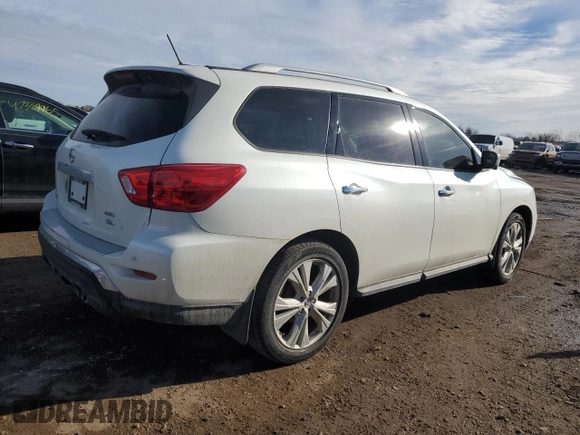2018 Nissan Pathfinder SL z VIN 5N1DR2MM8JC664252, wystawiony jako Copart lot #47145385 z przebiegiem 62 508 mil mil oraz Szkoda całkowita • Salvage title. Historia ofert i sprzedaży dostępna na DreamBid. Obrazek 3.