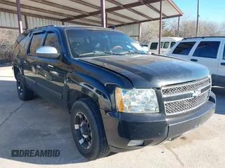 2007 Chevrolet Suburban LT with VIN 3GNFC16077G301103, listed as a IAAI auction lot 41673885 with 196,962 mi miles. Bid and sale history available at carsss.com. Image 1.