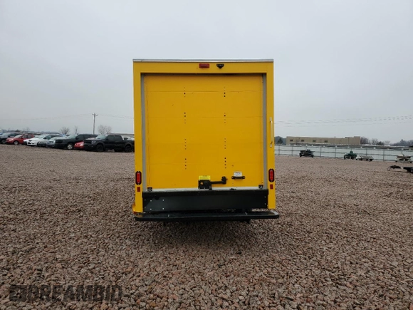 2024 GMC Savana z VIN 1GD07RFP4R1176136, wystawiony jako Copart lot #47645825 z przebiegiem Nie podano mil oraz Szkoda całkowita • Salvage title. Historia ofert i sprzedaży dostępna na DreamBid. Obrazek 6.