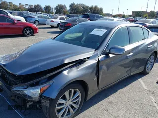 2015 Infiniti Q50 z VIN JN1BV7AP9FM352125, wystawiony jako IAAI lot #42262559 z przebiegiem 51 067 mil mil oraz . Historia ofert i sprzedaży dostępna na DreamBid. Obrazek 2.