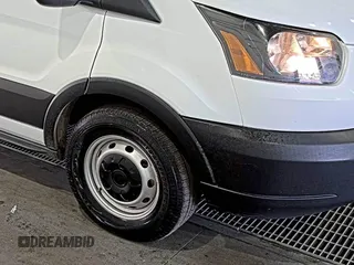 2019 Ford Transit z VIN 1FTYE1YM5KKB87003, wystawiony jako IAAI lot #42610488 z przebiegiem 106 642 mil mil oraz . Historia ofert i sprzedaży dostępna na DreamBid. Obrazek 22.