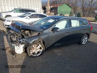 2015 Volvo V60 T5 Premier with VIN YV1612SK9F1263862, listed as a IAAI auction lot 41235823 with 101,303 mi miles. Bid and sale history available at carsss.com. Image 2.