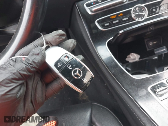 2017 Mercedes-Benz E 300 Luxury с VIN WDDZF4JB5HA029065, выставлен на аукционе IAAI как лот 42247489 с пробегом 146 454 миль миль и . История ставок и продаж доступна на DreamBid. Изображение 11.