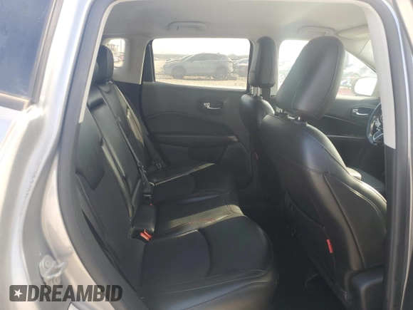 2020 Jeep Compass Trailhawk z VIN 3C4NJDDB0LT207825, wystawiony jako Copart lot #87641335 z przebiegiem Nie podano mil oraz Szkoda całkowita • Salvage title. Historia ofert i sprzedaży dostępna na DreamBid. Obrazek 11.